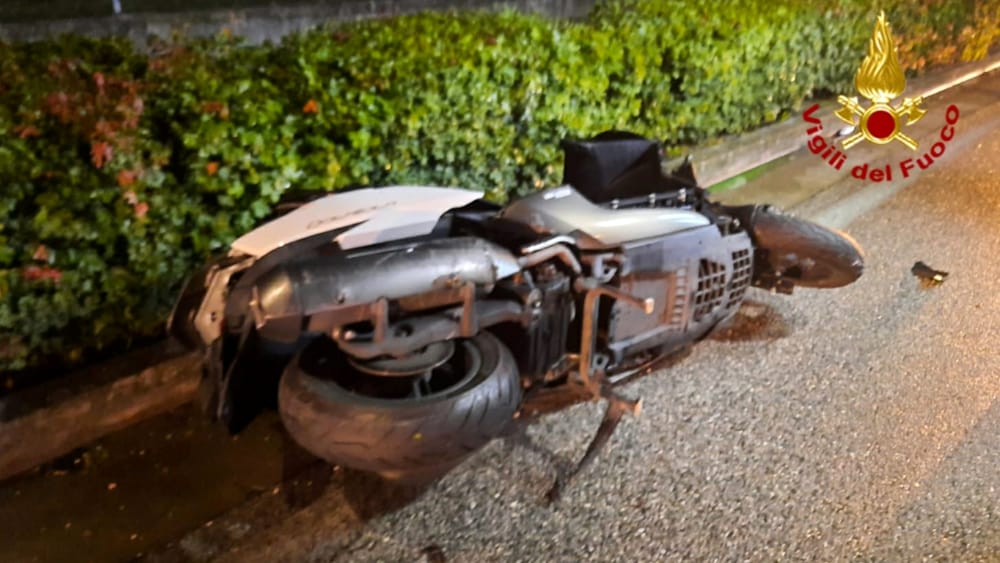CARBONERA (TV): SI SCHIANTANO IN SELLA A UNO SCOOTER, MUOIONO DUE PERSONE