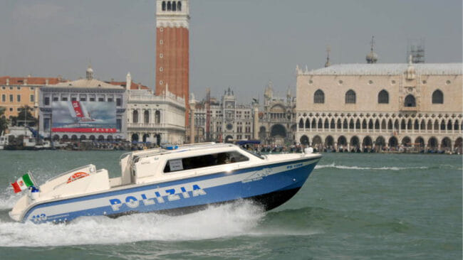VENEZIA, CONTROLLI IN LAGUNA: 5 BARCHE SEQUESTRATE E 10MILA EURO DI MULTE