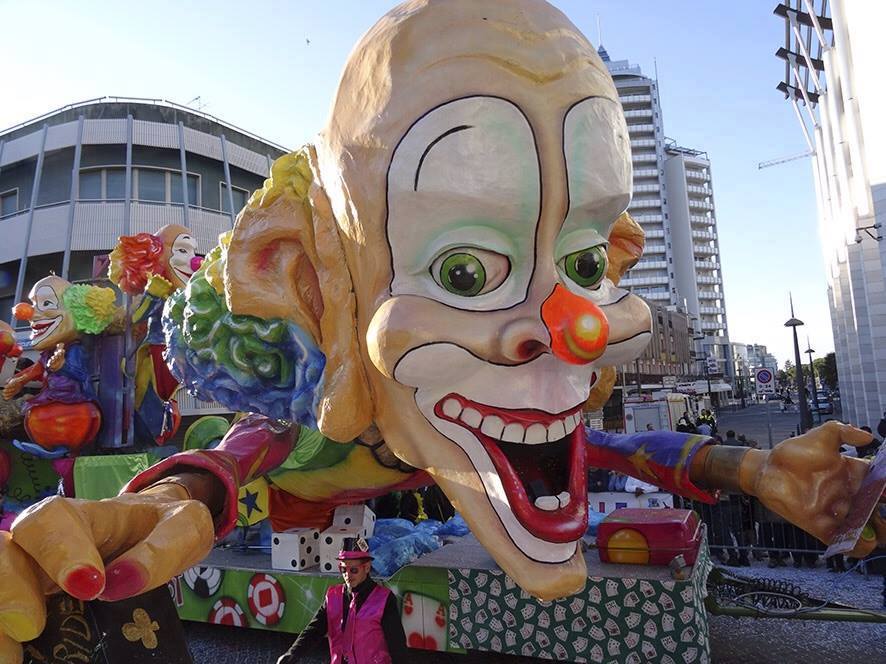 Confermata per domani 5 marzo la sfilata dei Carri allegorici per le vie di Jesolo a conclusione del Carnevale. Partenza ore 14.15 da piazza Aurora