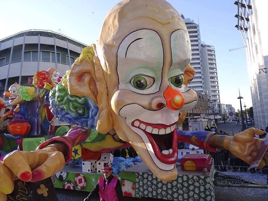 Confermata per domani 5 marzo la sfilata dei Carri allegorici per le vie di Jesolo a conclusione del Carnevale. Partenza ore 14.15 da piazza Aurora