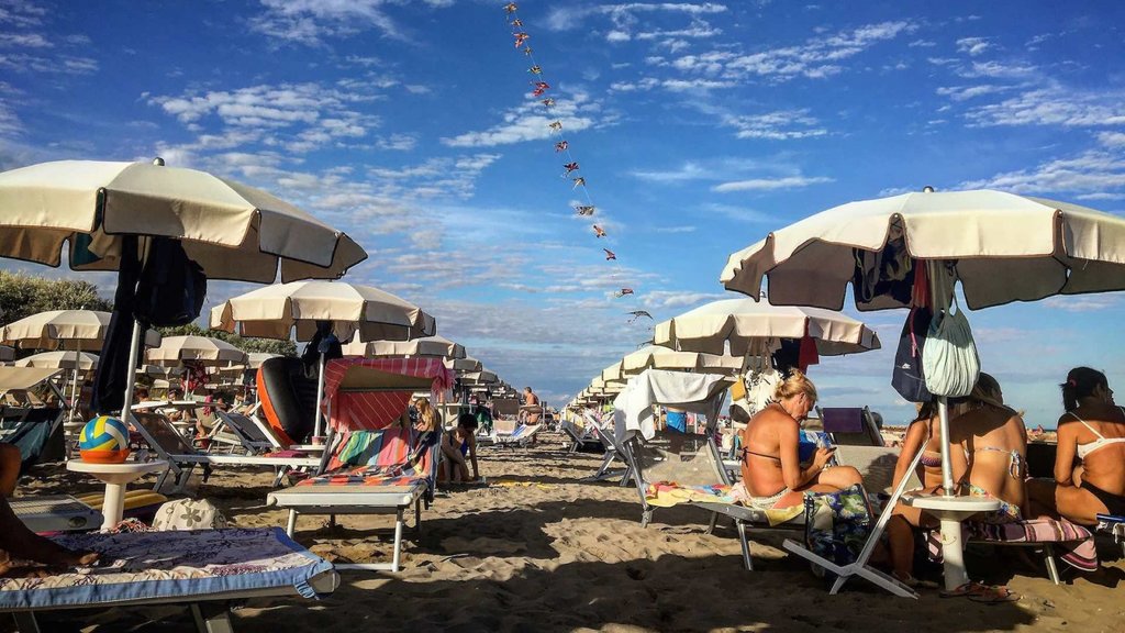 TURISMO, FEDERALBERGHI SPIAGGE VENETE: “LAVORATORI STAGIONALI NEL PIANO VACCINALE”