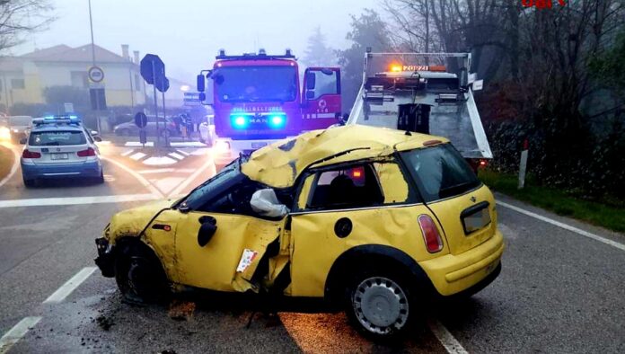 SILEA: AUTO ESCE DI STRADA, MUORE UN 28ENNE