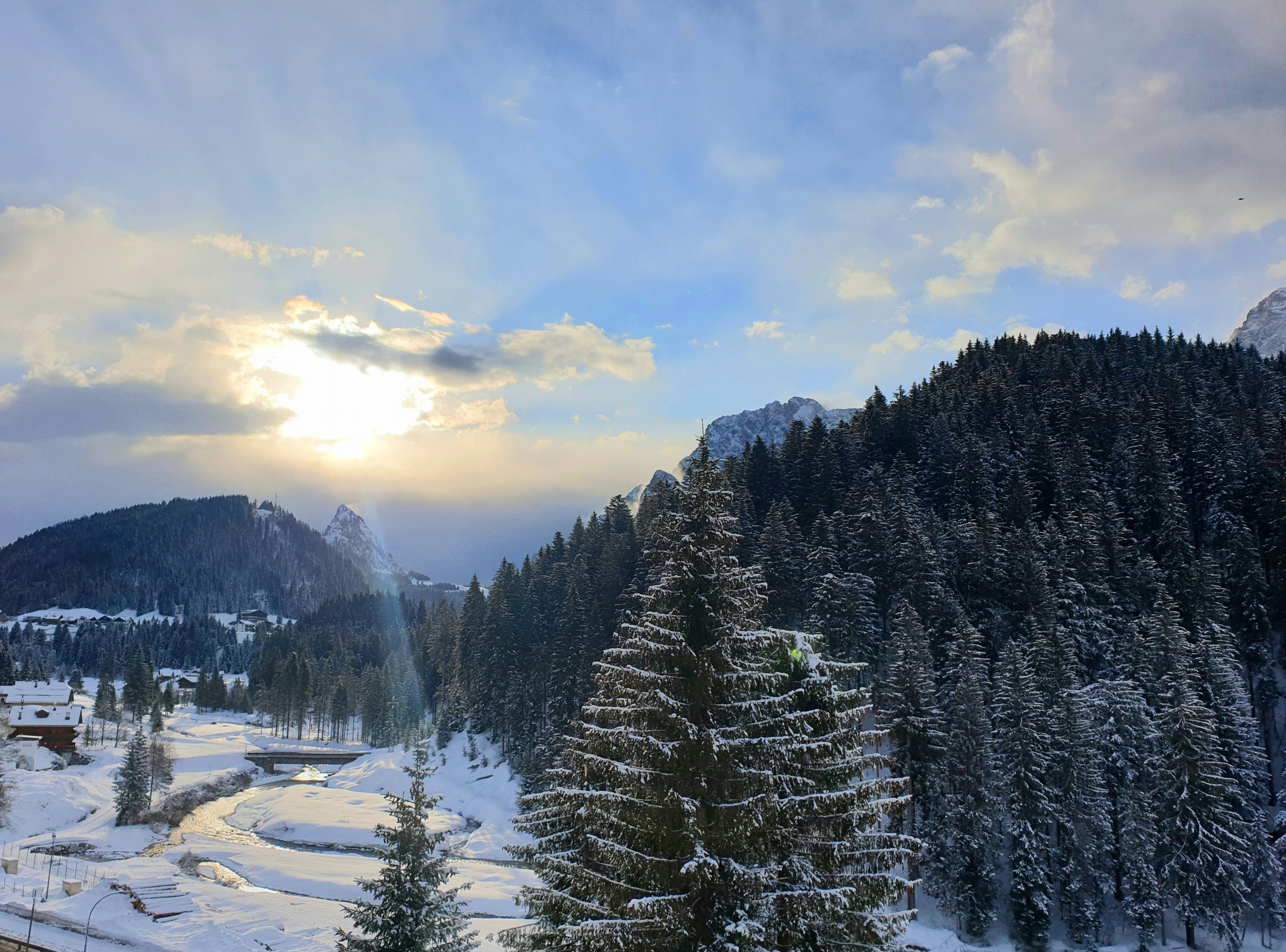 VENTO, NEVE E PIOGGIA  CON TEMPERATURE IN SENSIBILE CALO IN TUTTA LA  REGIONE