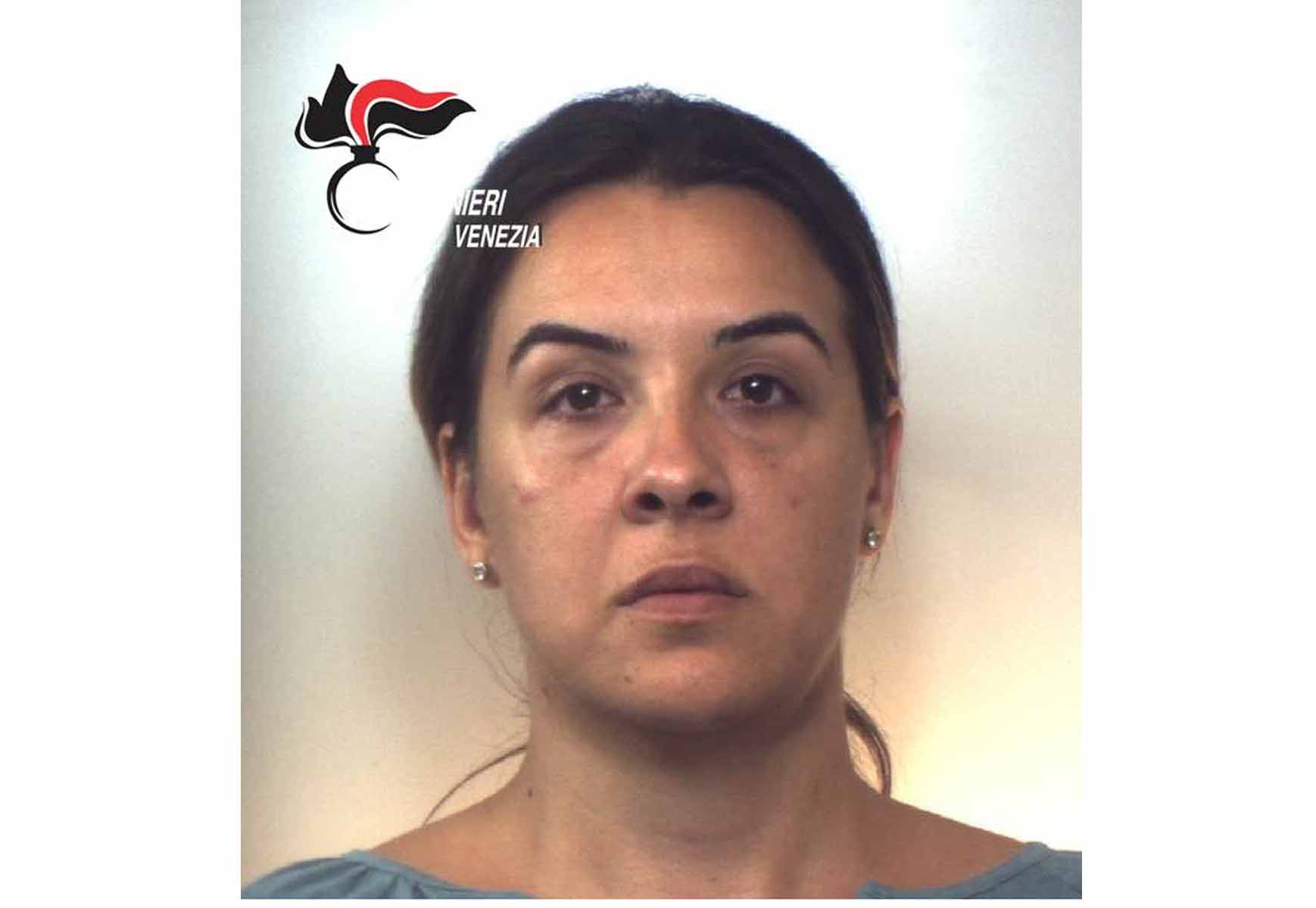 NOVENTA DI PIAVE: RUBA COSMETICI E LIQUORI DAL SUPERMERCATO, IN MANETTE UNA 29ENNE ROMENA