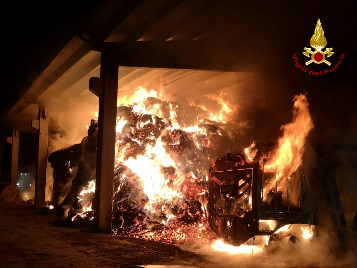 VASTO INCENDIO IN UN'AZIENDA AGRICOLA DEL PADOVANO: SALVI 1200 CAPI DI BESTIAME