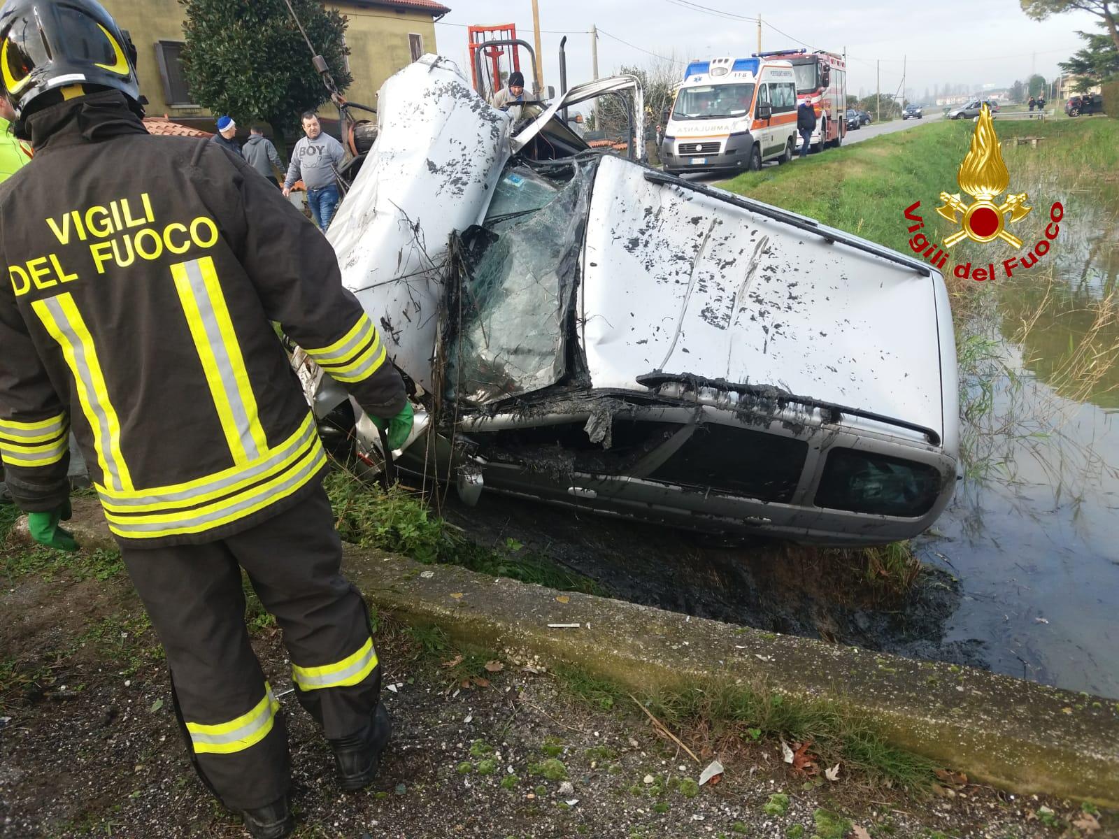 TRAGEDIA A OTTAVA PRESA (CAORLE): ESCE DI STRADA CON L'AUTO, MUORE UNA 75ENNE