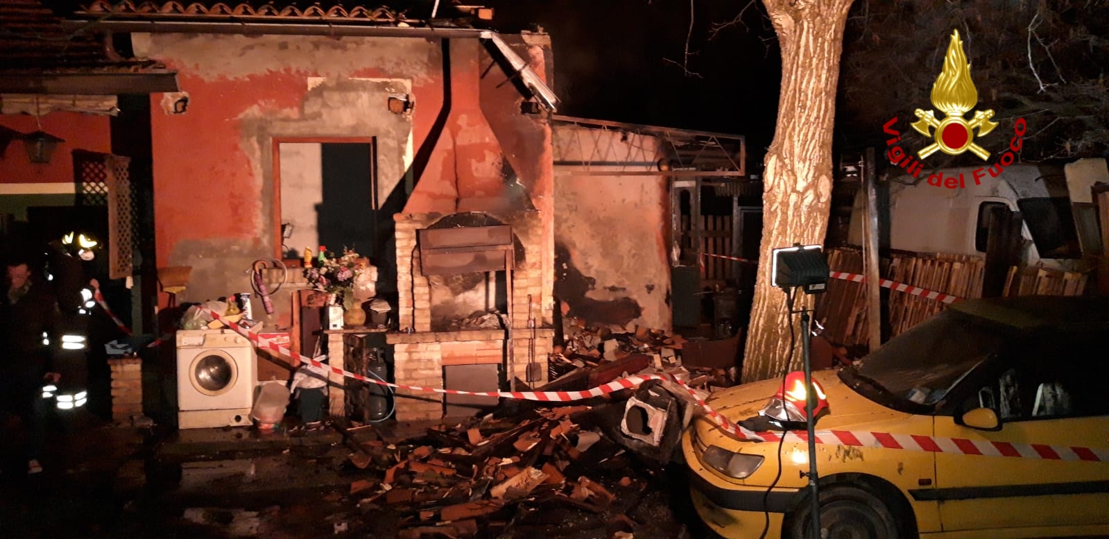 SAN STINO DI LIVENZA: INCENDIO AD UN'ABITAZIONE, VIGILI DEL FUOCO AL LAVORO