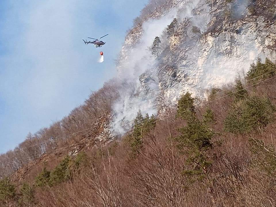 INCENDIO A MEZZOCANALE (BL), ASSESSORE BOTTACIN: “ALL’OPERA GLI ELICOTTERI E PERSONALE DELLA REGIONE DEL VENETO”