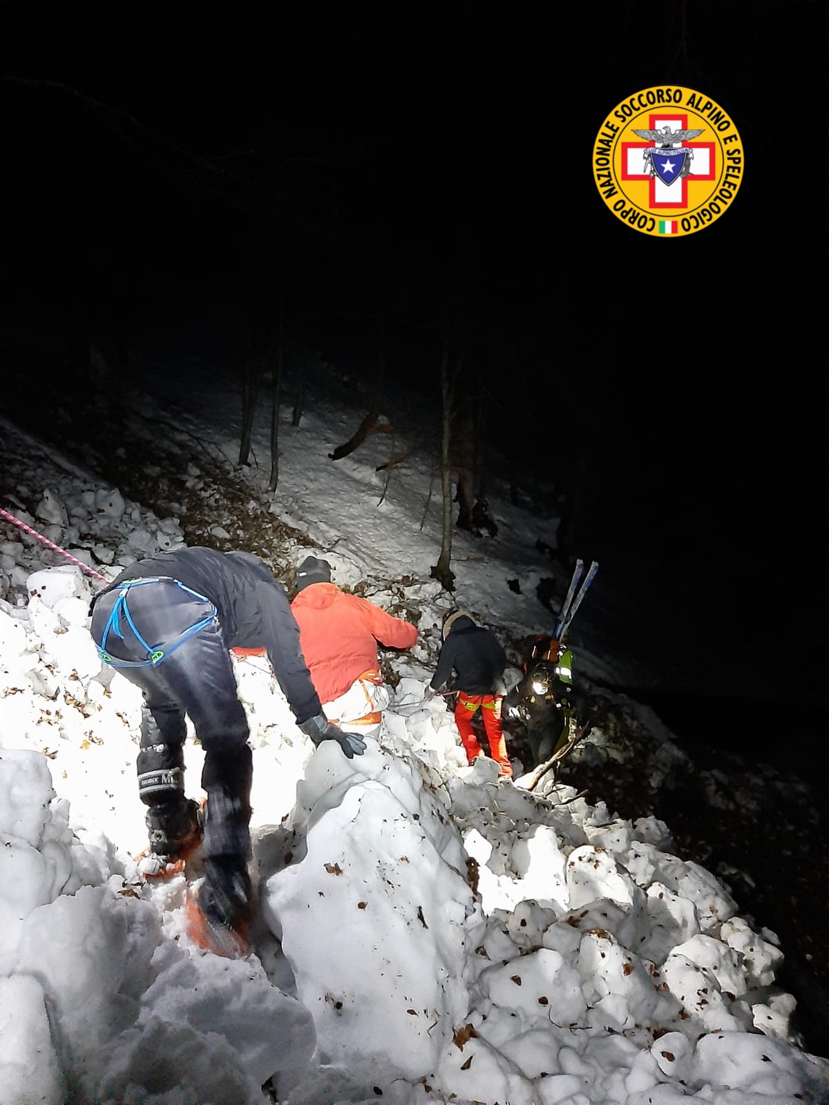 RECUPERATI IERI SERA I TRE DICIOTTENNI BLOCCATI TRA IL MONTE LUSSARI E LA VAL SAISERA