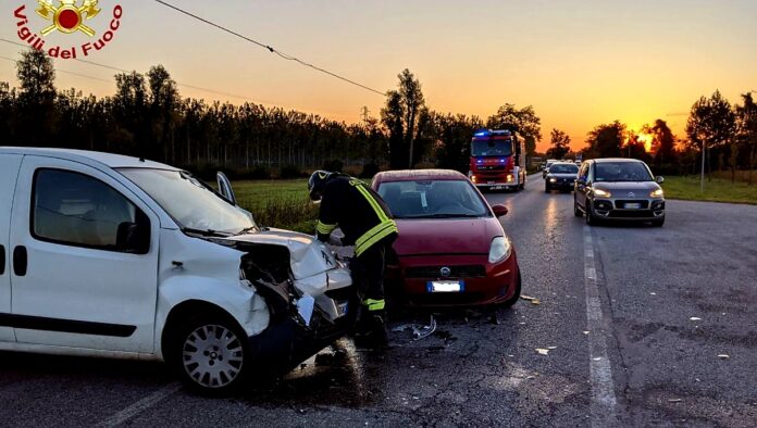 UN FURGONE INVADE LA CORSIA OPPOSTA E SI SCONTRA CON UN CENTAURO: MUORE IL MOTOCICLISTA, UN 58ENNE DI SAN VITO 