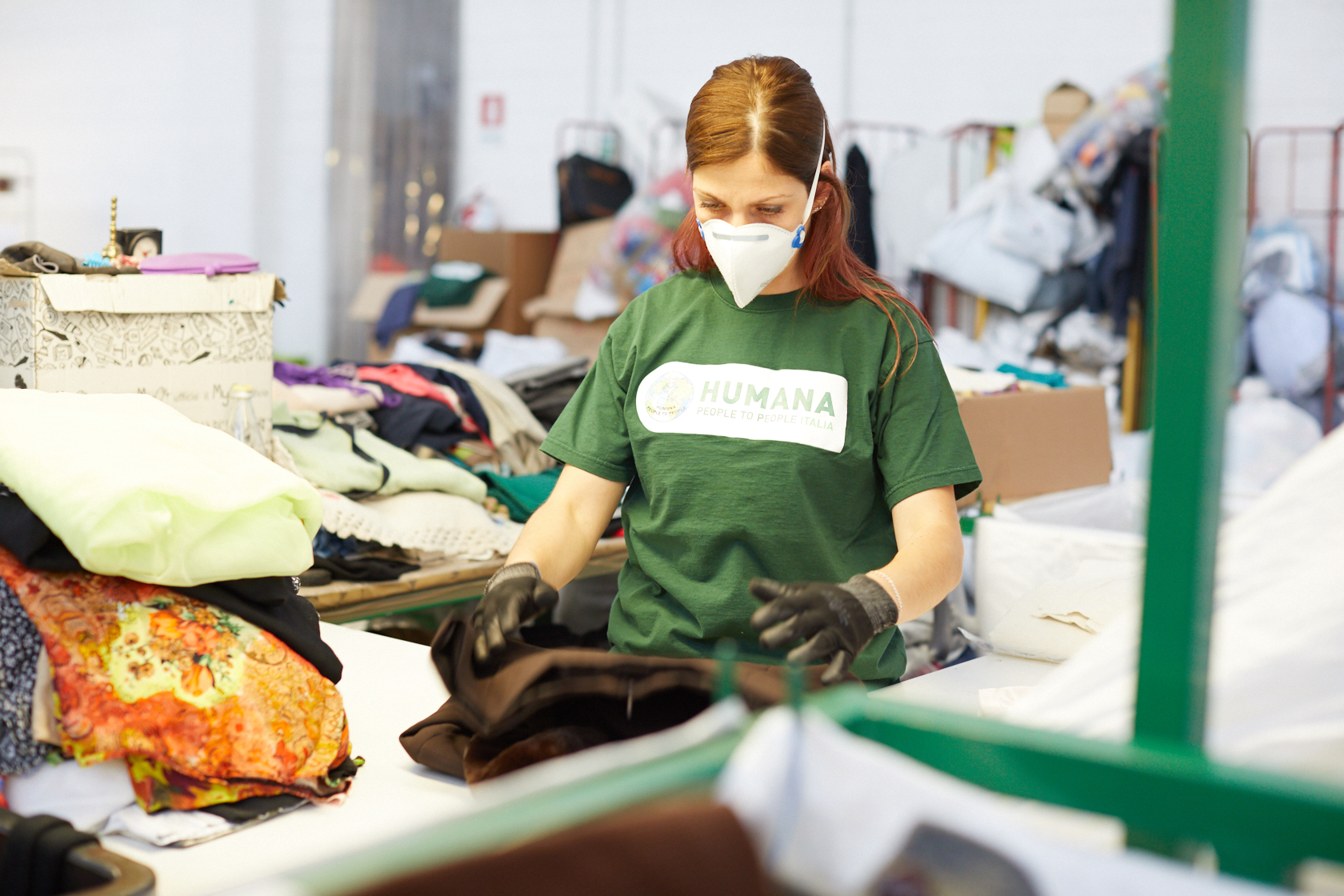 CREDIT AGRICOLE FRIULADRIA ALLESTISCE PUNTI DI RACCOLTA DI ABITI USATI PER PROMUOVERE LA CUTLTURA DELLA SOLIDARIETA'