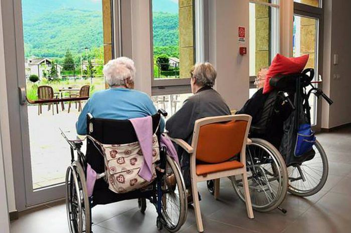 ROVEREDO IN PIANO: RUBA SOLDI E CIBO IN CASA DI RIPOSO. ARRESTATA UNA 50ENNE