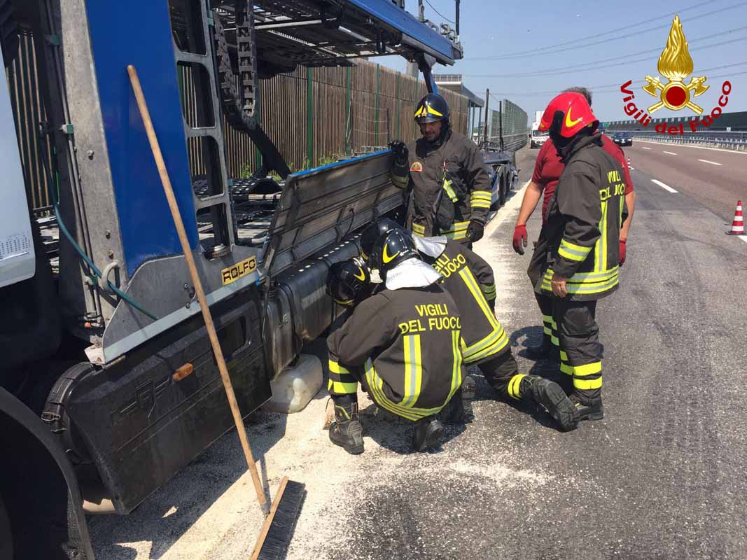 MESTRE: PERDITA DI GASOLIO SUL PASSANTE