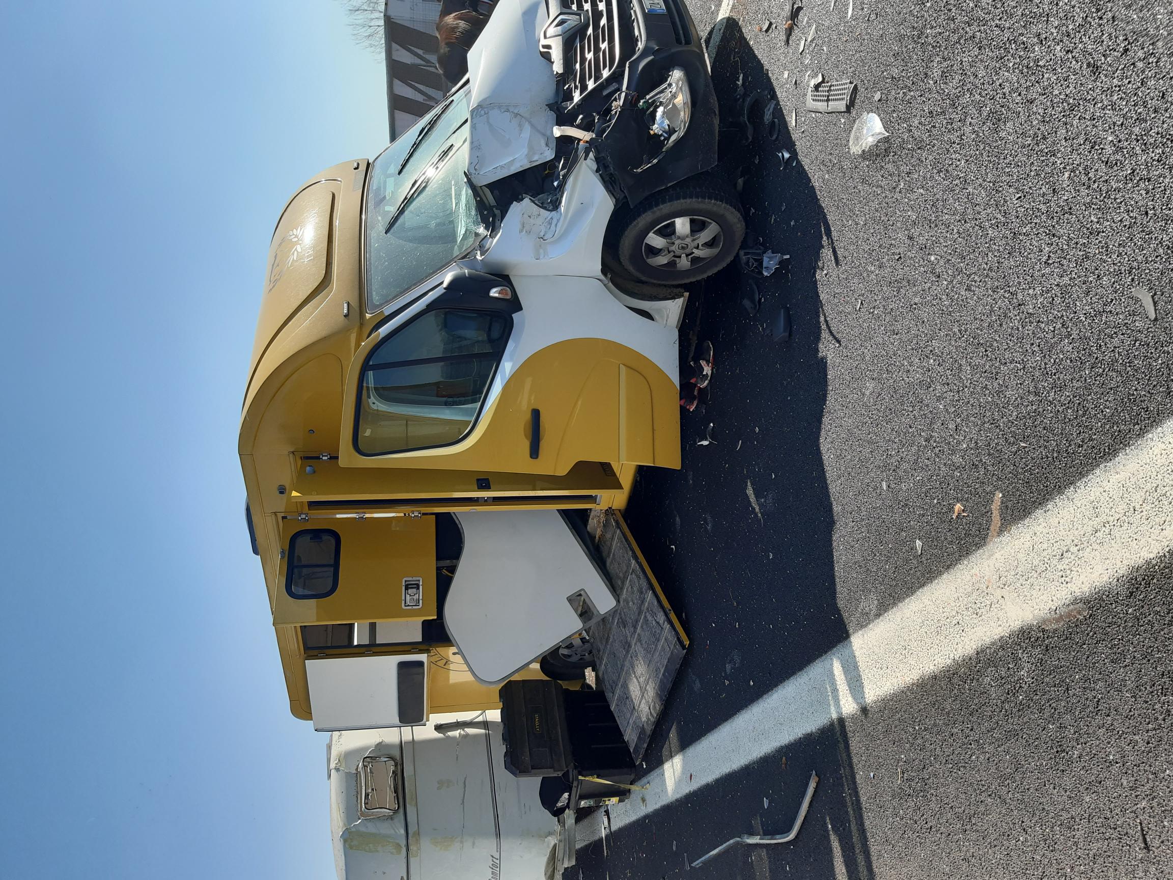SCHIANTO TRA DUE CAMION IN A4 TRA LATISANA E PORTOGRUARO: MORTI DUE CAVALLI