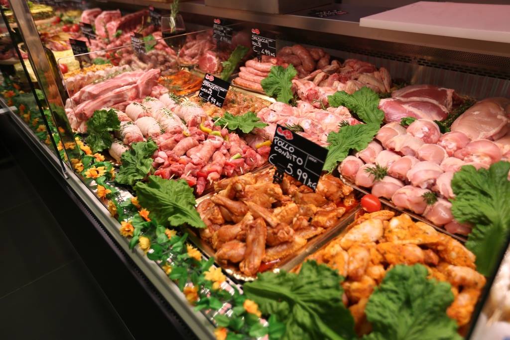 IN UN NOTO IPERMERCATO DEL TREVIGIANO APRE IL PRIMO REPARTO DI CARNI PER I MUSULMANI