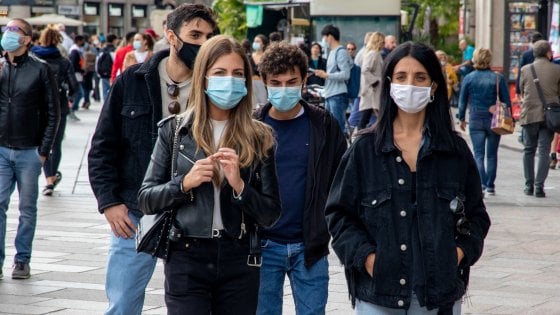 MASCHERINE ALL'APERTO E RESTRIZIONI SUGLI ORARI PER BAR E RISTORANTI, IN ARRIVO UN NUOVO DPCM. 