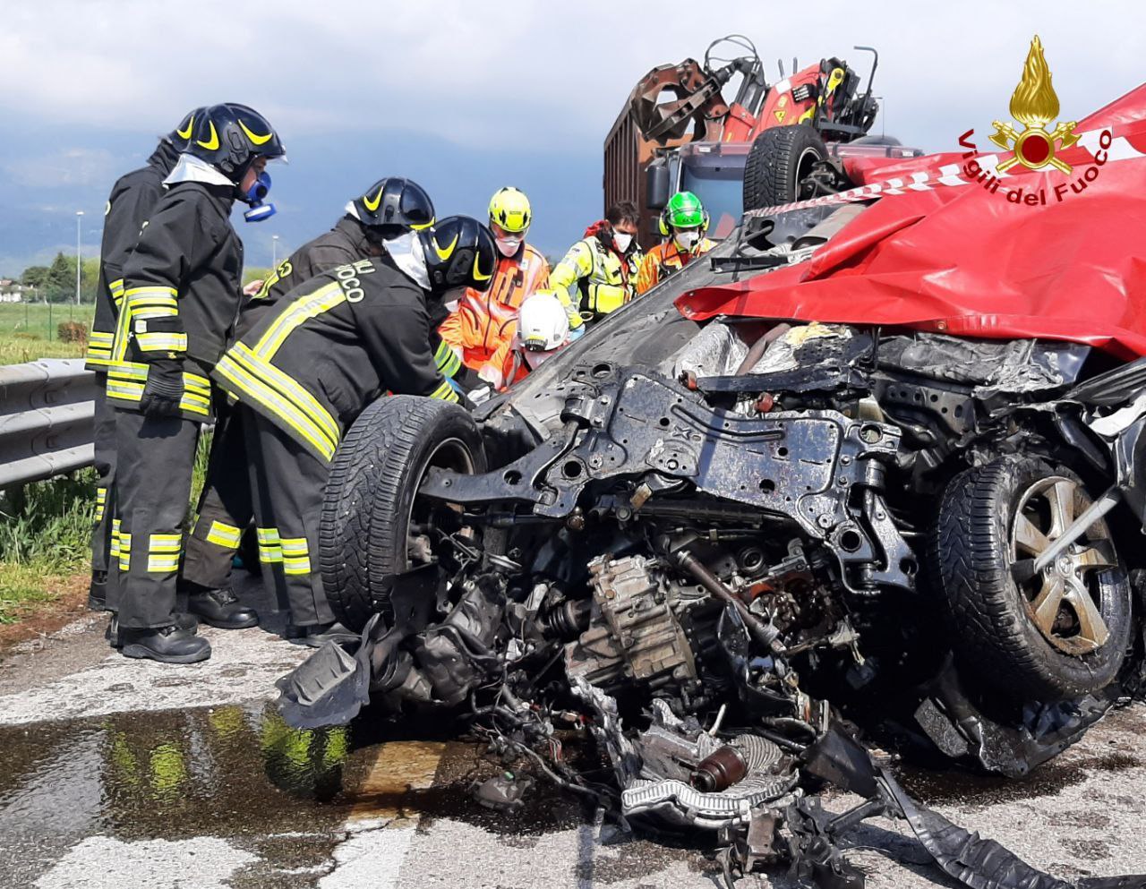 AVIANO: SCONTRO FRONTALE TRA CAMION E AUTO, CONDUCENTE MORTO SUL COLPO