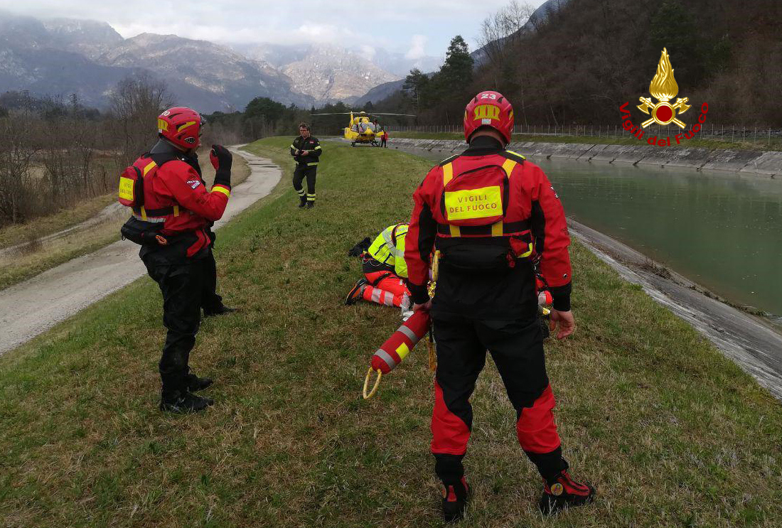 DONNA CADUTA IN UN CANALE A PALUDI DI ALPAGO (BL): SALVATA DAI VIGILI DEL FUOCO