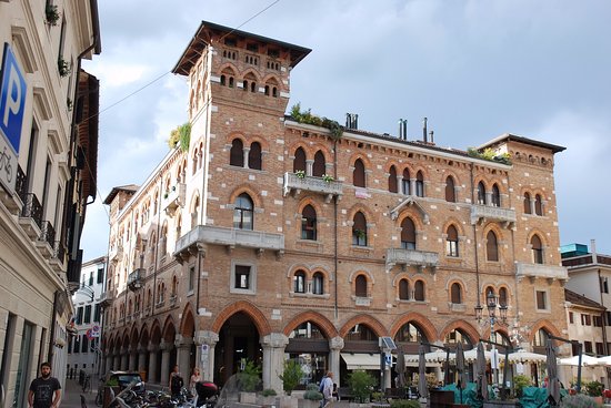 TREVISO: COPPIA DI LADRI FINISCE IN MANETTE DOPO UN FURTO IN PIENO CENTRO STORICO