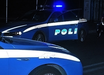 PORDENONE: POLIZIA INTERVIENE IN PIAZZA CAVOUR, 19ENNE IN MANETTE