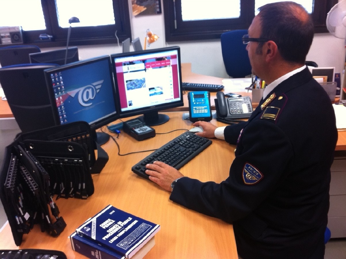 FRODI AI DANNI DI AZIENDE CON MAIL TRUFFALDINE, LA POLIZIA RECUPERA UN MILIONE DI EURO