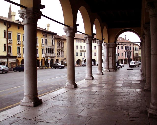 FURTI: 27ENNE ALBANESE FINISCE IN MANETTE A SACILE