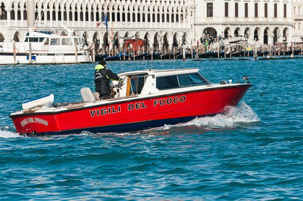 VENEZIA: CORPI DI DUE DONNE SENZA VITA RECUPERATE NELLA NOTTE ALL'ALTEZZA DEL MOSE